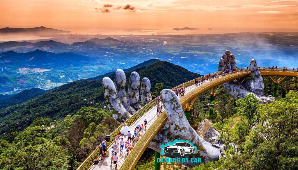 Du khách tham quan Bà Nà Hills